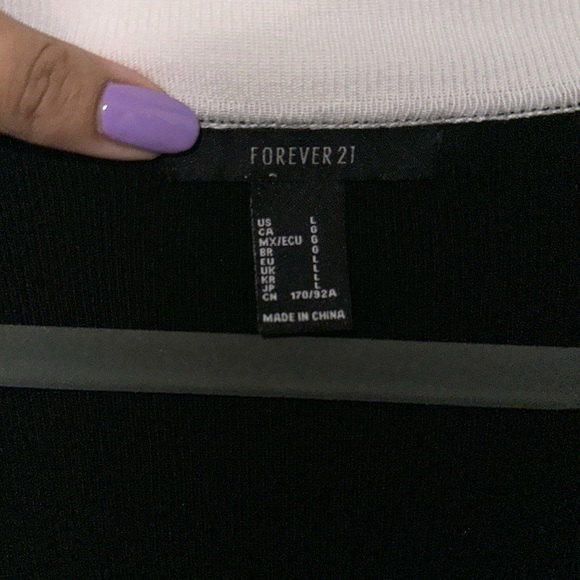 Long sleeve collar black and white top - Picture 3 of 3